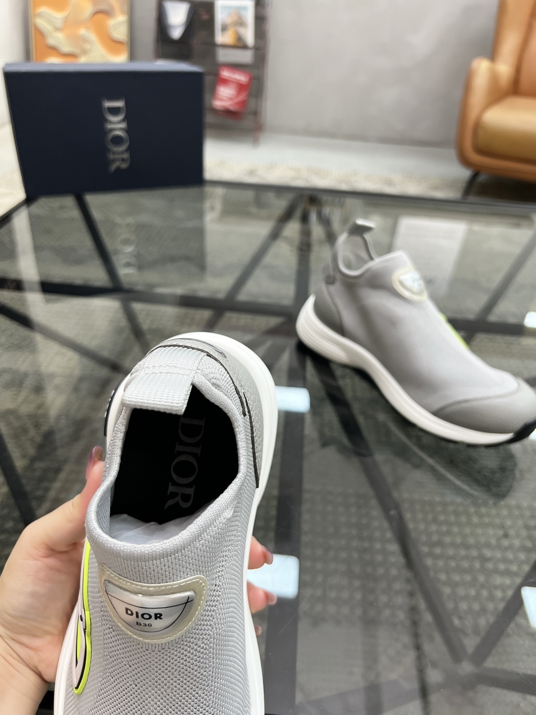  D 🔍顶级代购🇮🇹 迪 炸街男神套脚新品休闲鞋，意大利进口原版飞织面料，透气舒适。鞋底：原厂特供原版底
