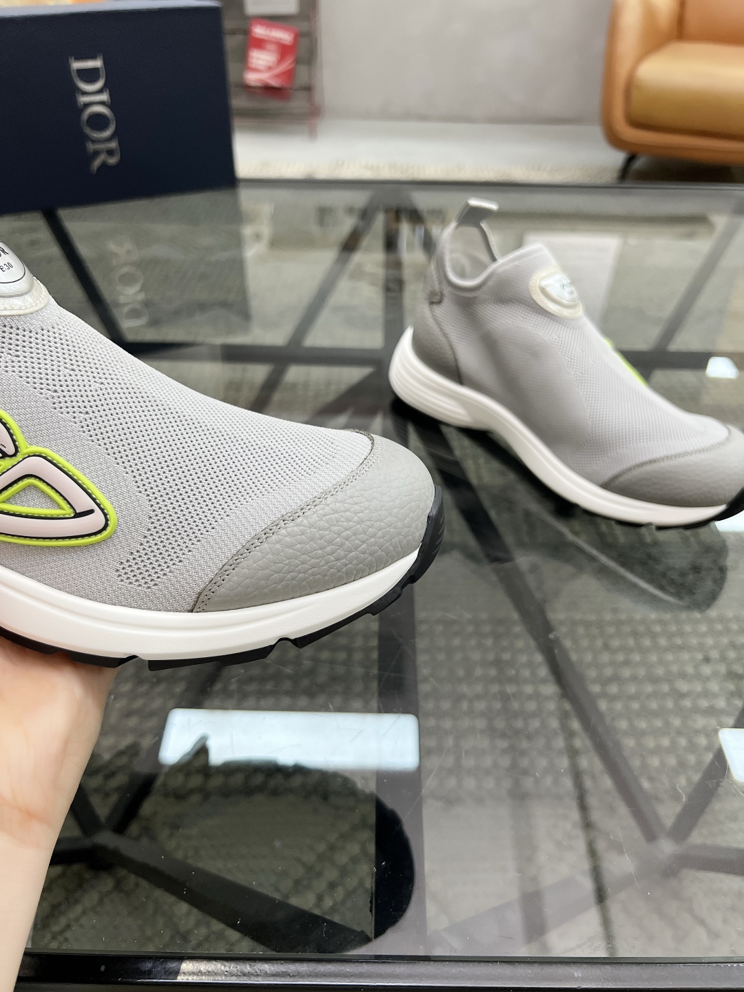  D 🔍顶级代购🇮🇹 迪 炸街男神套脚新品休闲鞋，意大利进口原版飞织面料，透气舒适。鞋底：原厂特供原版底