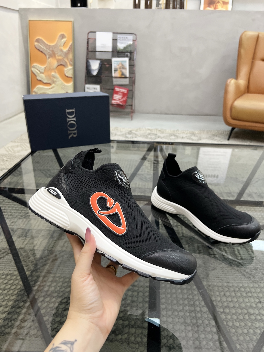  D 🔍顶级代购🇮🇹 迪 炸街男神套脚新品休闲鞋，意大利进口原版飞织面料，透气舒适。鞋底：原厂特供原版底