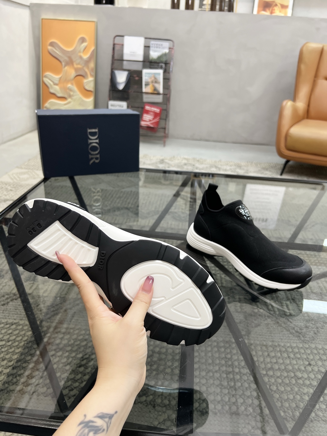  D 🔍顶级代购🇮🇹 迪 炸街男神套脚新品休闲鞋，意大利进口原版飞织面料，透气舒适。鞋底：原厂特供原版底