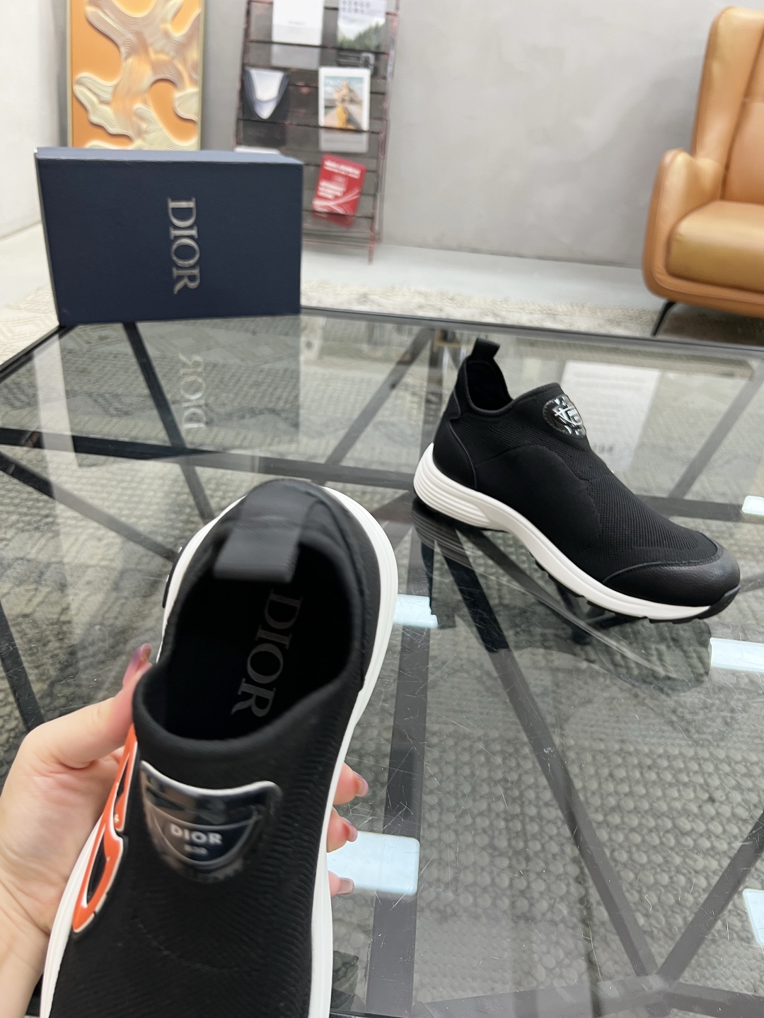  D 🔍顶级代购🇮🇹 迪 炸街男神套脚新品休闲鞋，意大利进口原版飞织面料，透气舒适。鞋底：原厂特供原版底
