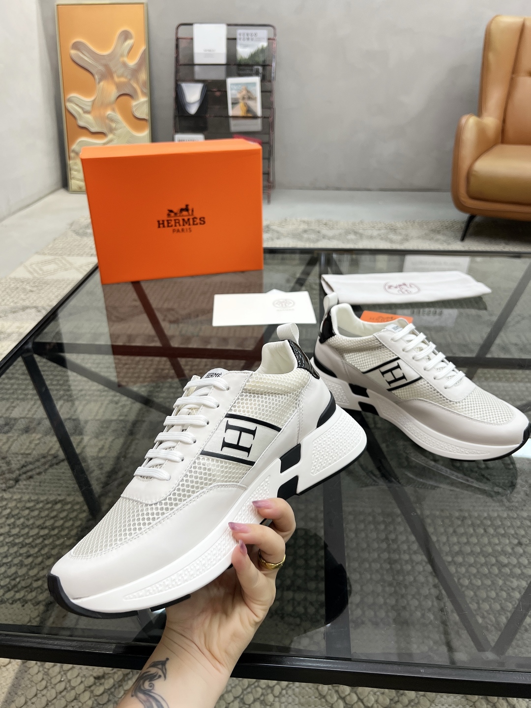 H 🔍顶级代购🇮🇹 爱 炸街男神运动鞋新品来袭专柜同步发售原厂配置，意大利进口原版牛皮搭配网布面料，高