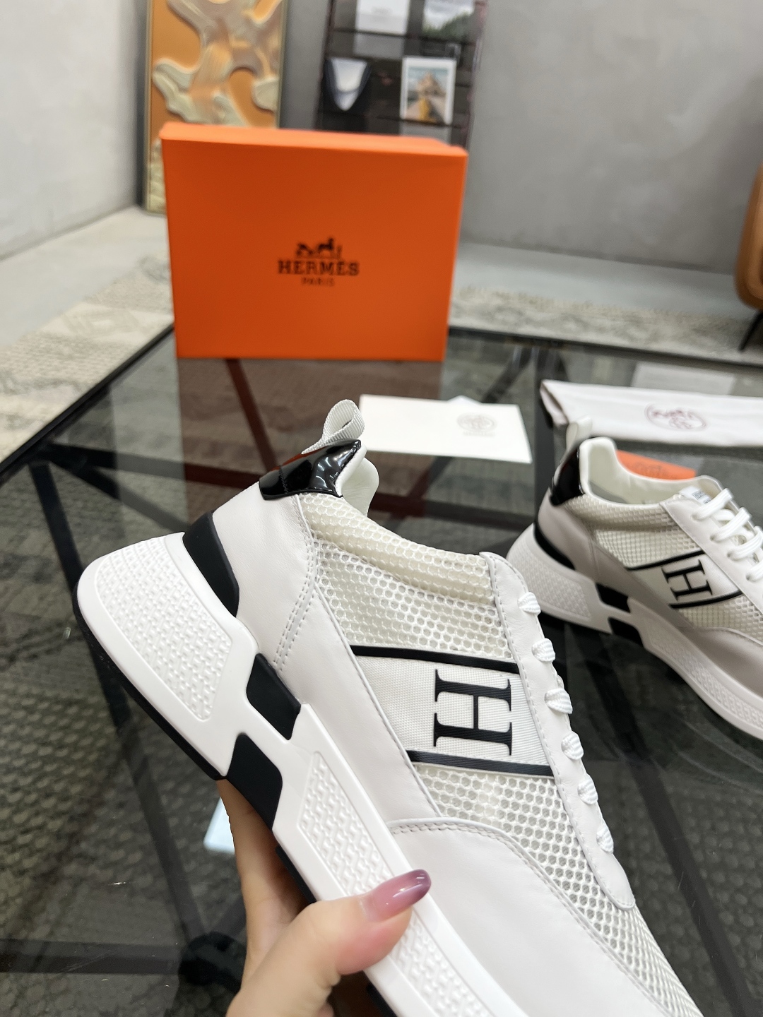  H 🔍顶级代购🇮🇹 爱 炸街男神运动鞋新品来袭专柜同步发售原厂配置，意大利进口原版牛皮搭配网布面料，高