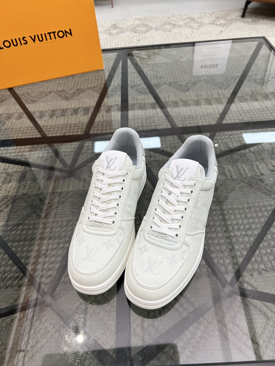  L 🔍顶级代购🇮🇹 路 炸街男神爆款运动板鞋专柜同步，鞋面意大利进口牛仔布面料，缤纷色彩复杂工艺品，透