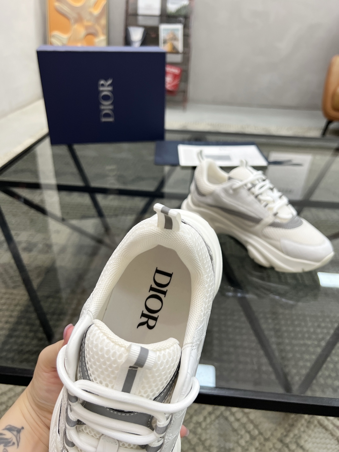  D 🔍顶级代购🇮🇹 迪 炸街爆款男士运动板鞋专柜同步，鞋面意大利进口牛皮搭配透气网布，高难度复杂工艺品