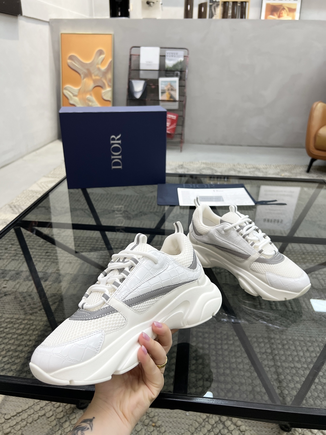  D 🔍顶级代购🇮🇹 迪 炸街爆款男士运动板鞋专柜同步，鞋面意大利进口牛皮搭配透气网布，高难度复杂工艺品