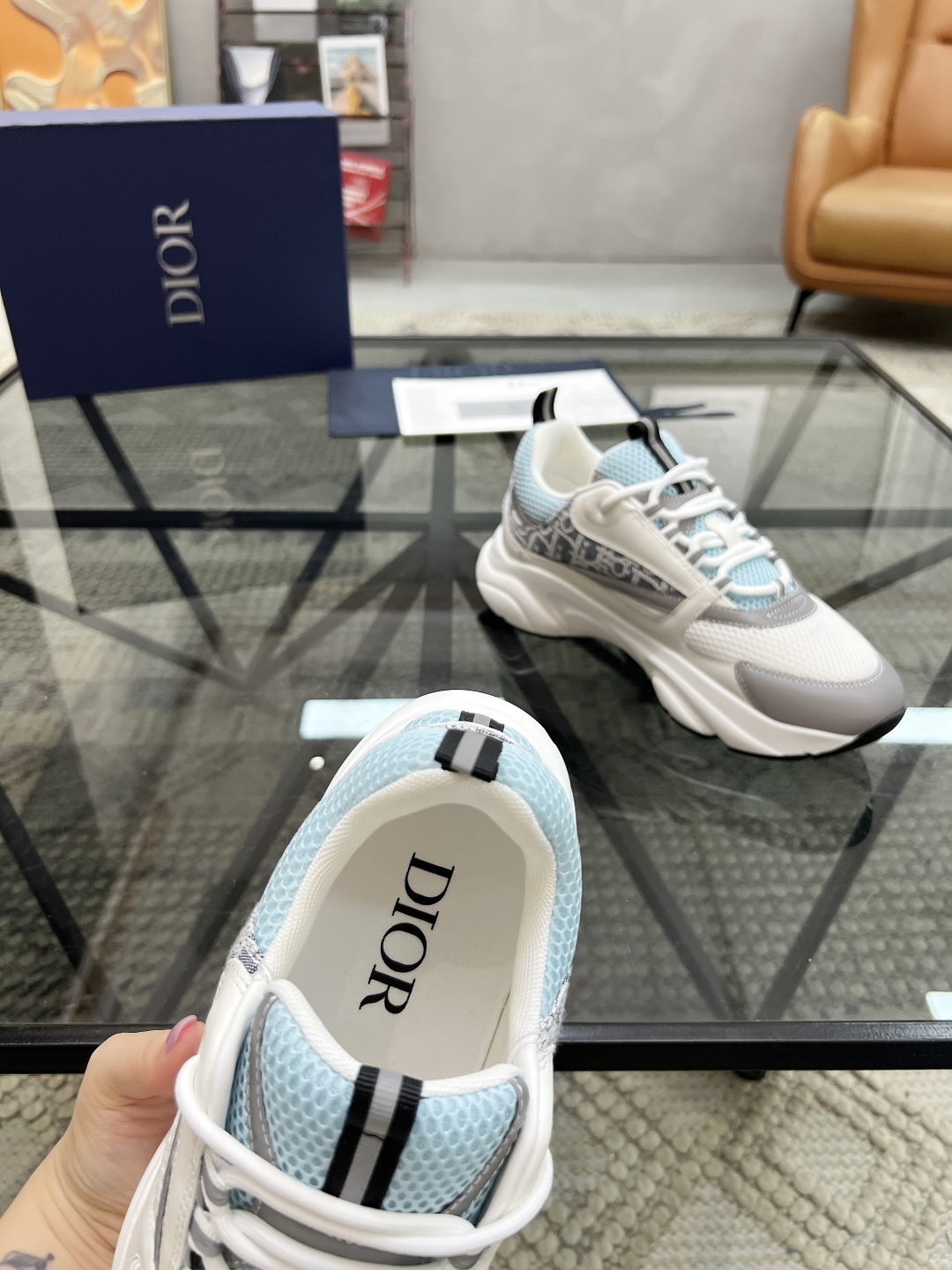 D 🔍顶级代购🇮🇹 迪 炸街爆款男士运动板鞋专柜同步，鞋面意大利进口牛皮搭配透气网布，高难度复杂工艺品