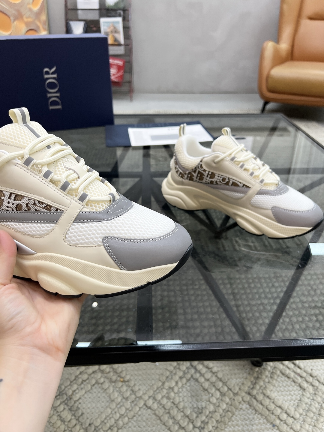  D 🔍顶级代购🇮🇹 迪 炸街爆款男士运动板鞋专柜同步，鞋面意大利进口牛皮搭配透气网布，高难度复杂工艺品