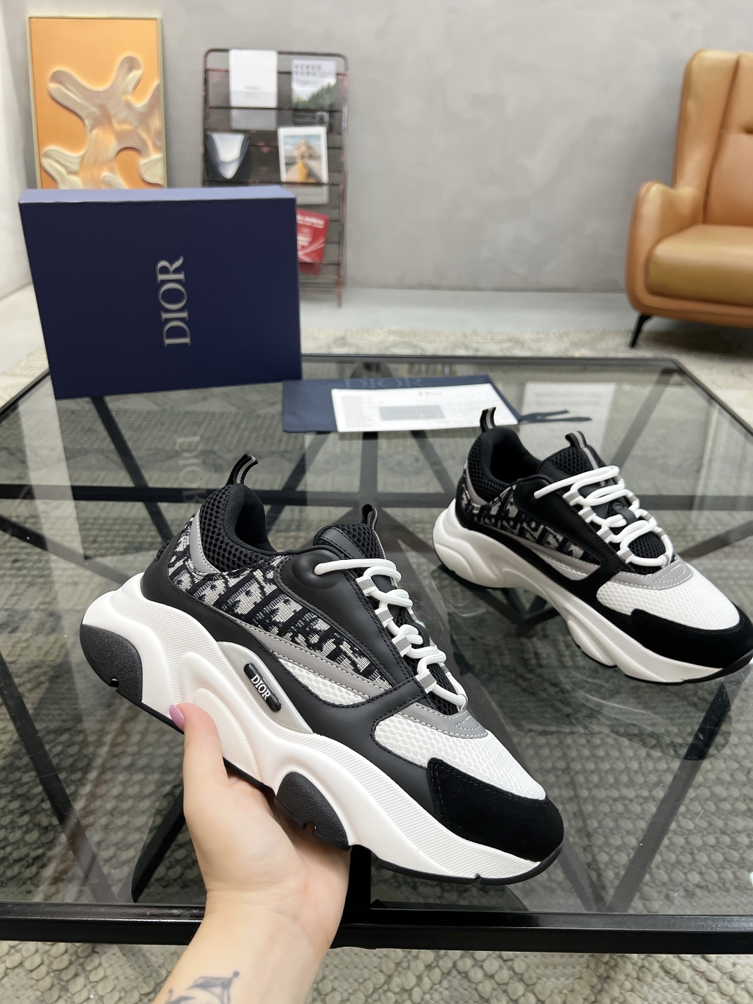  D 🔍顶级代购🇮🇹 迪 炸街爆款男士运动板鞋专柜同步，鞋面意大利进口牛皮搭配透气网布，高难度复杂工艺品
