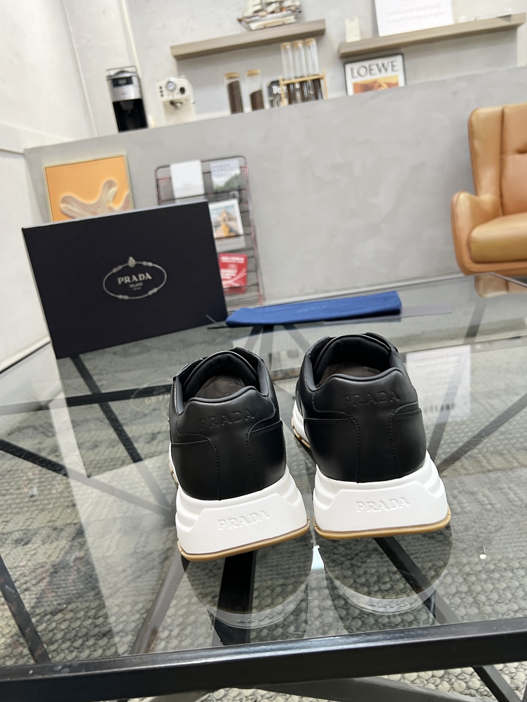  P 🔍顶级代购🇮🇹 普 炸街男神新品运动休闲鞋专柜同步，鞋面意大利进口牛皮搭面料，进口水染牛皮里垫，鞋