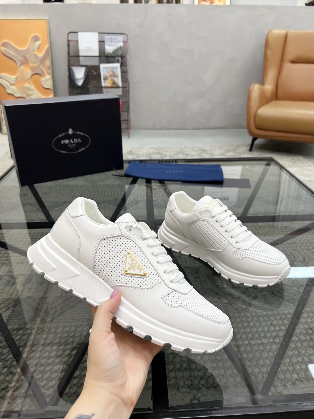  P 🔍顶级代购🇮🇹 普 炸街男神新品运动休闲鞋专柜同步，鞋面意大利进口牛皮搭面料，进口水染牛皮里垫，鞋