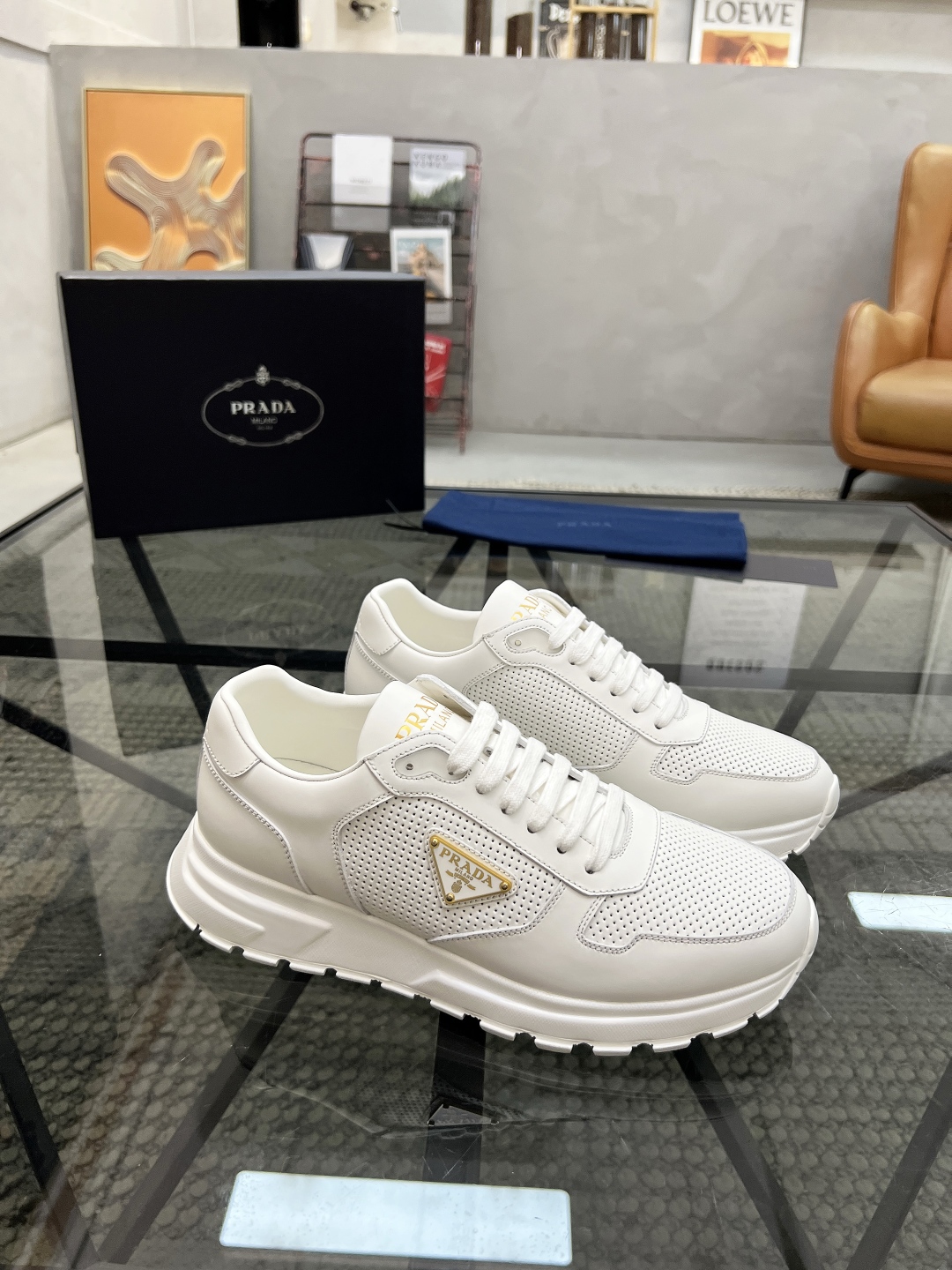  P 🔍顶级代购🇮🇹 普 炸街男神新品运动休闲鞋专柜同步，鞋面意大利进口牛皮搭面料，进口水染牛皮里垫，鞋