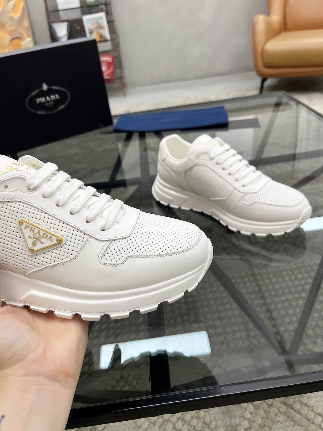  P 🔍顶级代购🇮🇹 普 炸街男神新品运动休闲鞋专柜同步，鞋面意大利进口牛皮搭面料，进口水染牛皮里垫，鞋