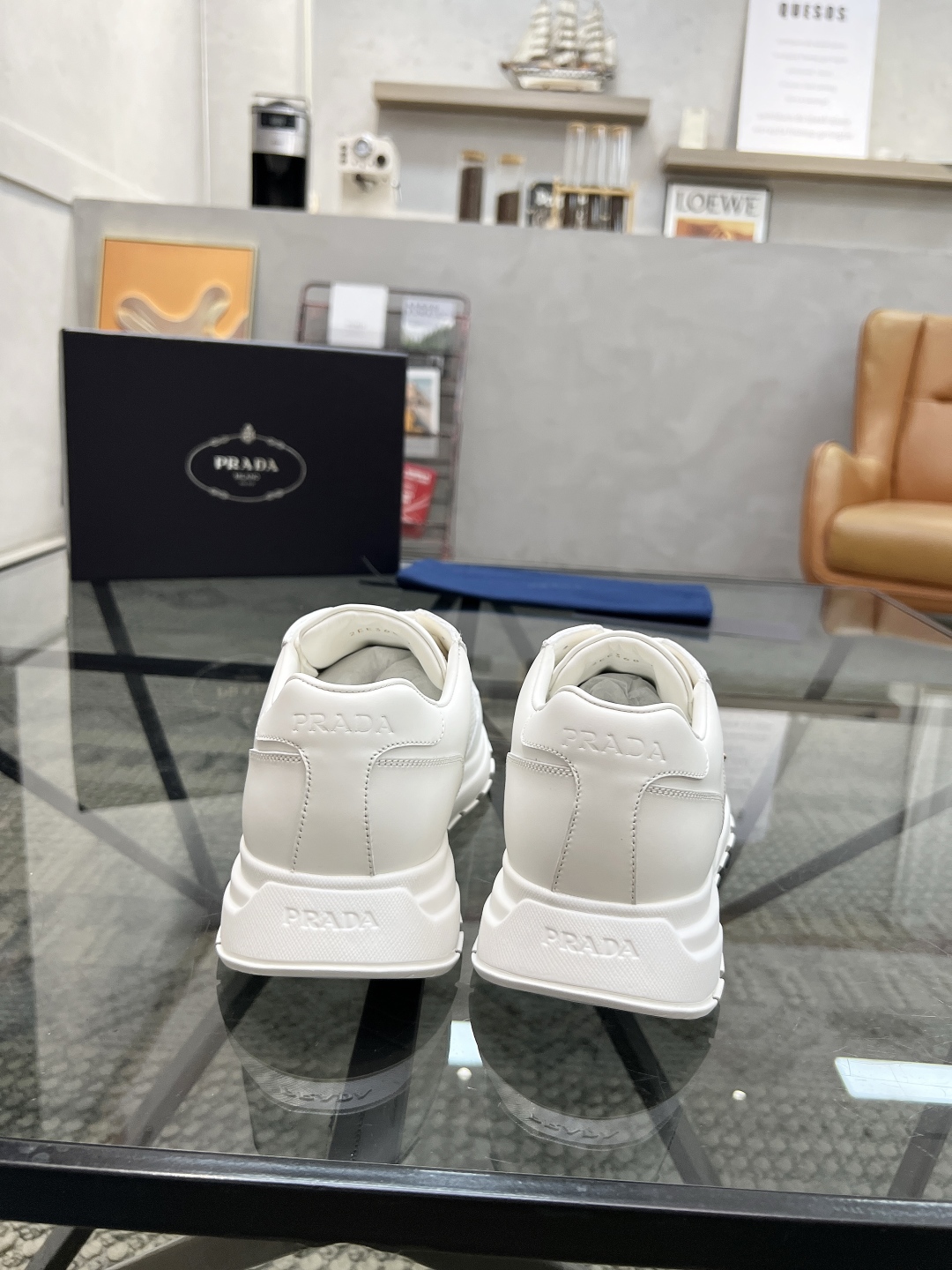  P 🔍顶级代购🇮🇹 普 炸街男神新品运动休闲鞋专柜同步，鞋面意大利进口牛皮搭面料，进口水染牛皮里垫，鞋