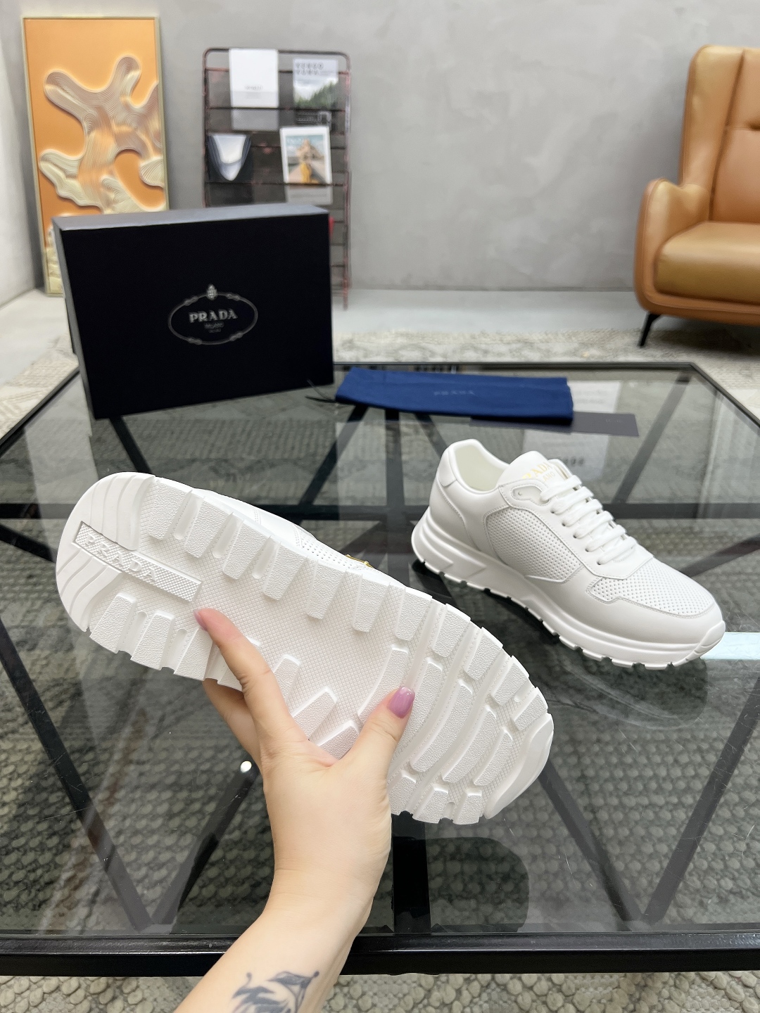  P 🔍顶级代购🇮🇹 普 炸街男神新品运动休闲鞋专柜同步，鞋面意大利进口牛皮搭面料，进口水染牛皮里垫，鞋