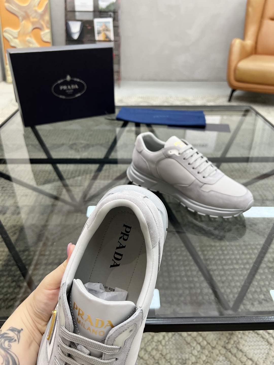  P 🔍顶级代购🇮🇹 普 炸街男神新品运动休闲鞋专柜同步，鞋面意大利进口牛皮搭配帆布面料，进口水染牛皮里