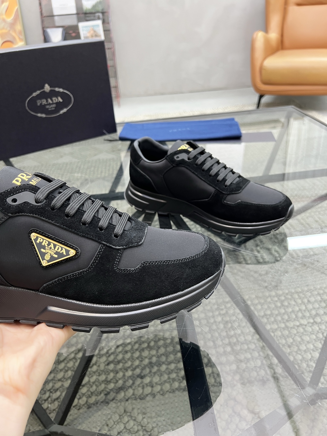  P 🔍顶级代购🇮🇹 普 炸街男神新品运动休闲鞋专柜同步，鞋面意大利进口牛皮搭配帆布面料，进口水染牛皮里