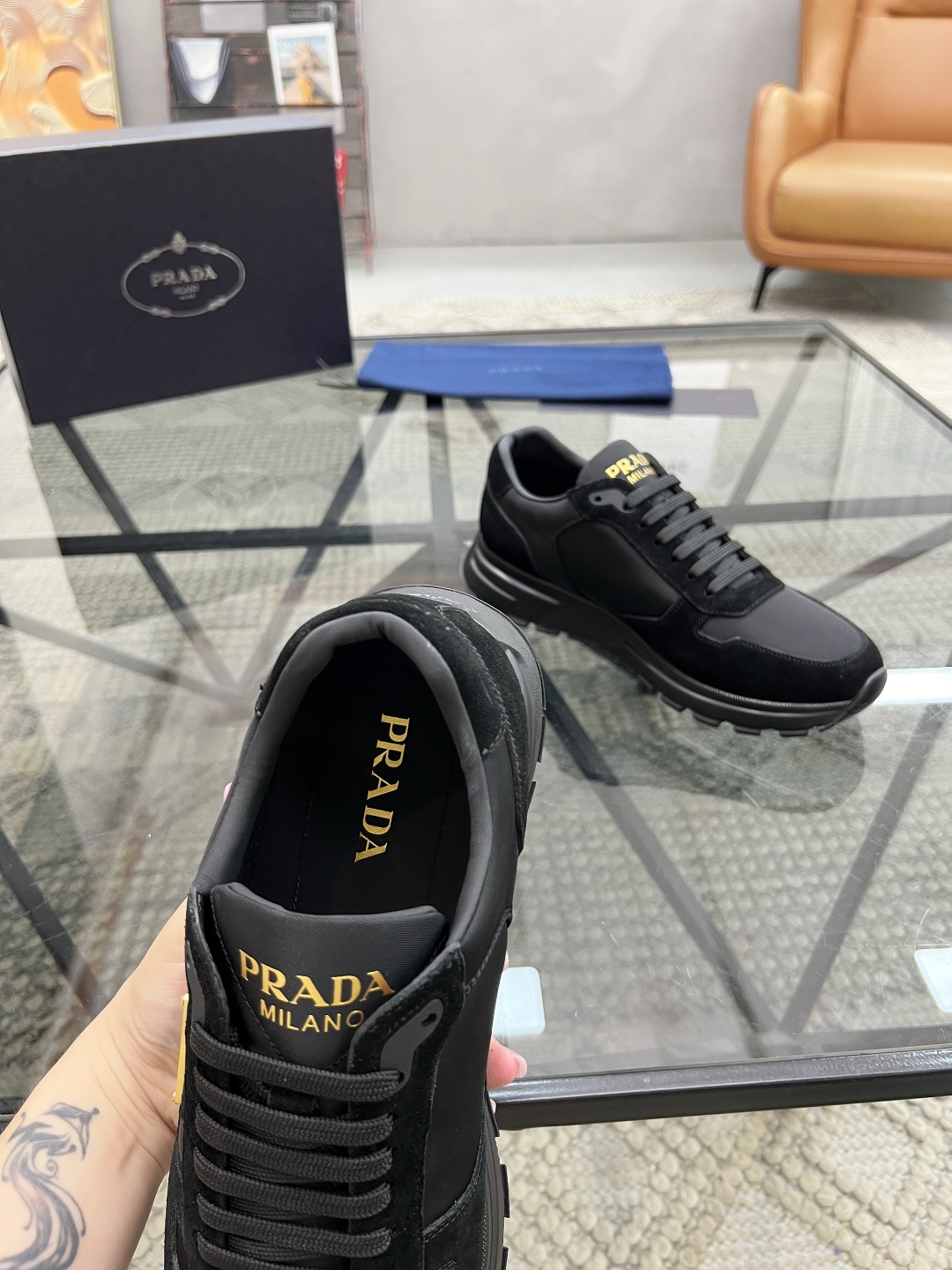  P 🔍顶级代购🇮🇹 普 炸街男神新品运动休闲鞋专柜同步，鞋面意大利进口牛皮搭配帆布面料，进口水染牛皮里