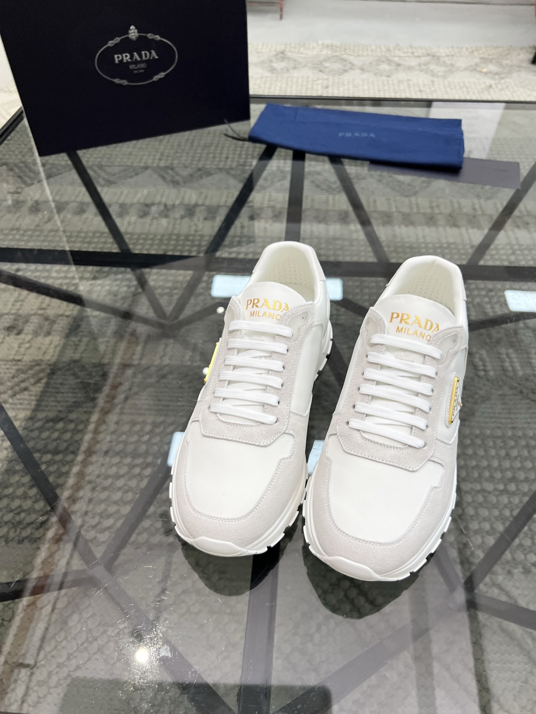  P 🔍顶级代购🇮🇹 普 炸街男神新品运动休闲鞋专柜同步，鞋面意大利进口牛皮搭配帆布面料，进口水染牛皮里