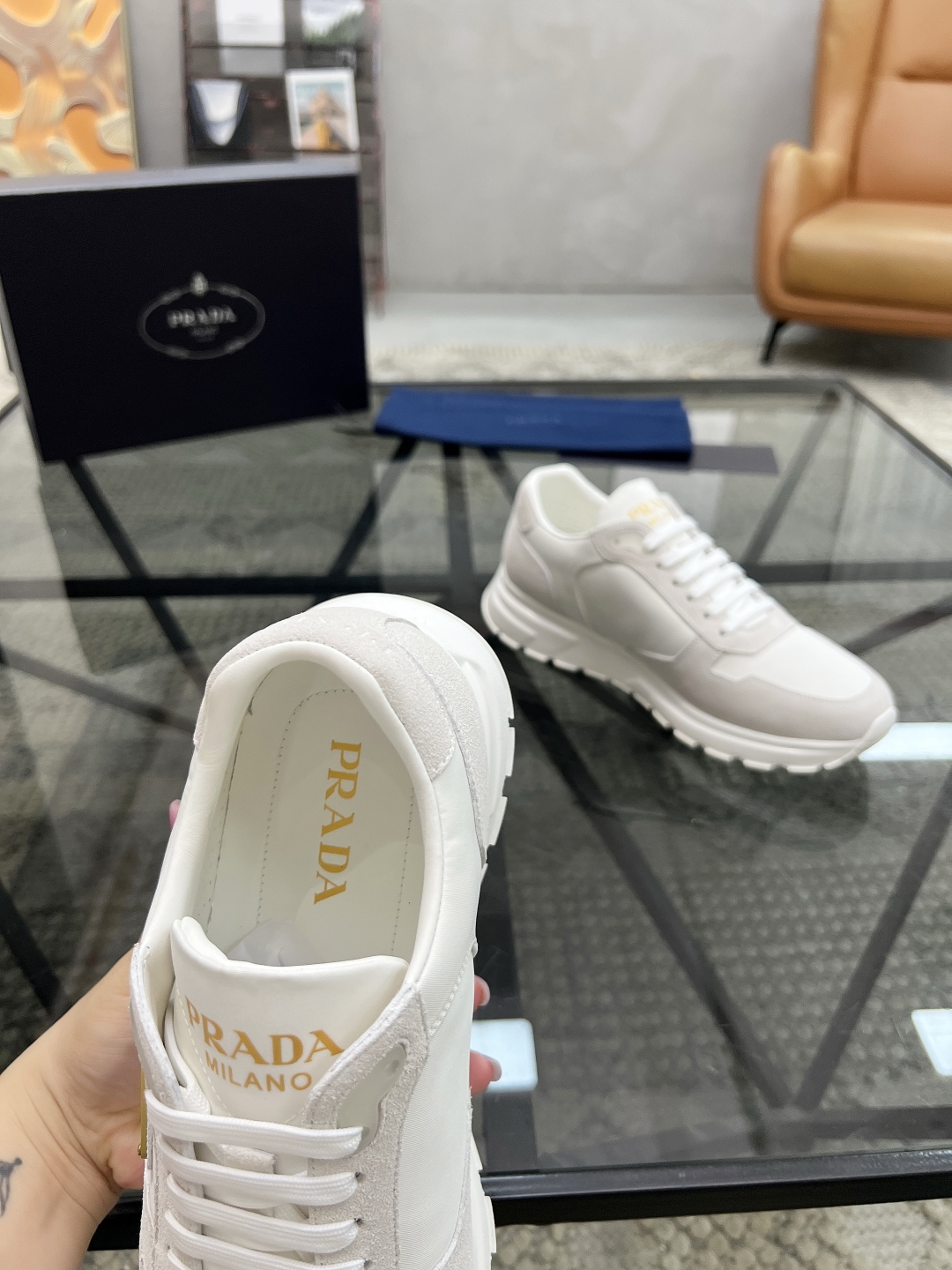  P 🔍顶级代购🇮🇹 普 炸街男神新品运动休闲鞋专柜同步，鞋面意大利进口牛皮搭配帆布面料，进口水染牛皮里