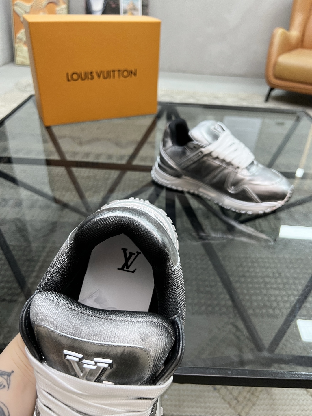  L 🔍顶级代购🇮🇹 路 炸街男神爆款运动板鞋专柜同步，鞋面意大利进口牛皮面料，高品质改色缤纷色彩复杂工