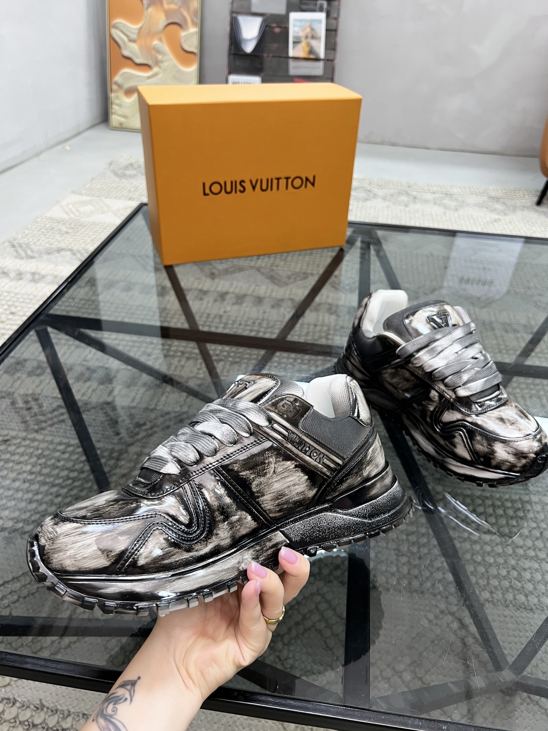  L 🔍顶级代购🇮🇹 路 炸街男神爆款运动板鞋专柜同步，鞋面意大利进口牛皮面料，高品质改色缤纷色彩复杂工