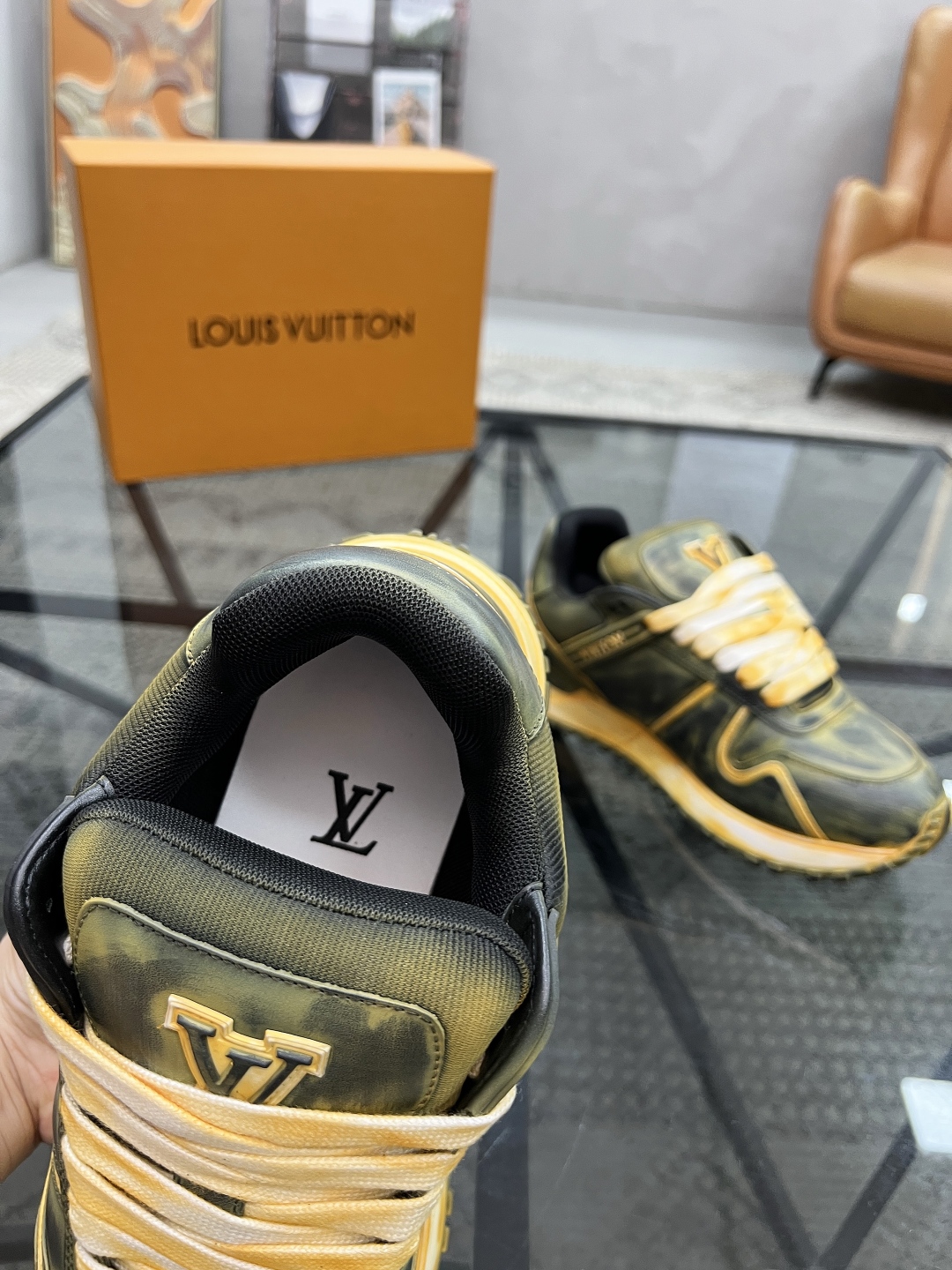  L 🔍顶级代购🇮🇹 路 炸街男神爆款运动板鞋专柜同步，鞋面意大利进口牛皮面料，高品质改色缤纷色彩复杂工