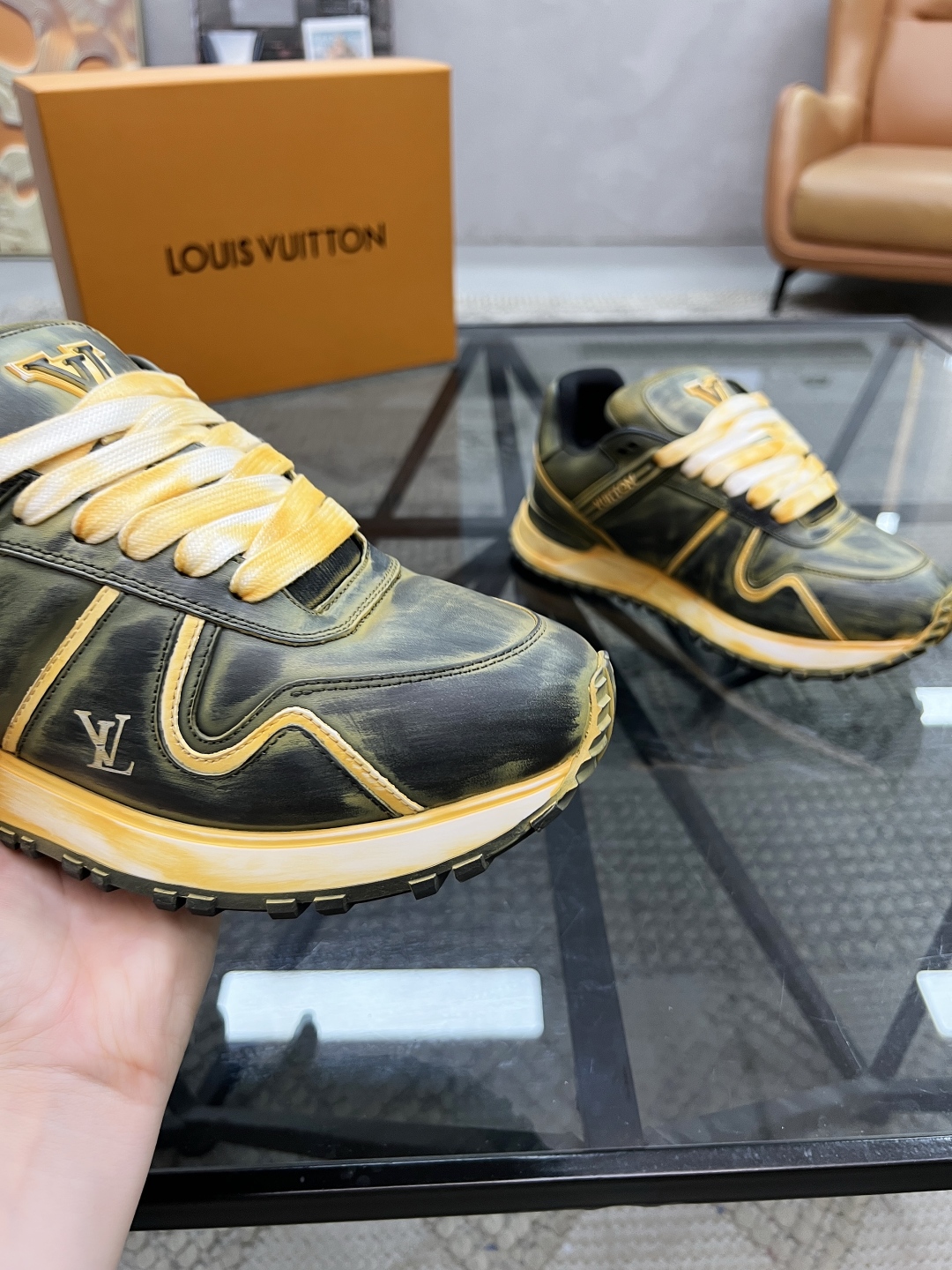  L 🔍顶级代购🇮🇹 路 炸街男神爆款运动板鞋专柜同步，鞋面意大利进口牛皮面料，高品质改色缤纷色彩复杂工
