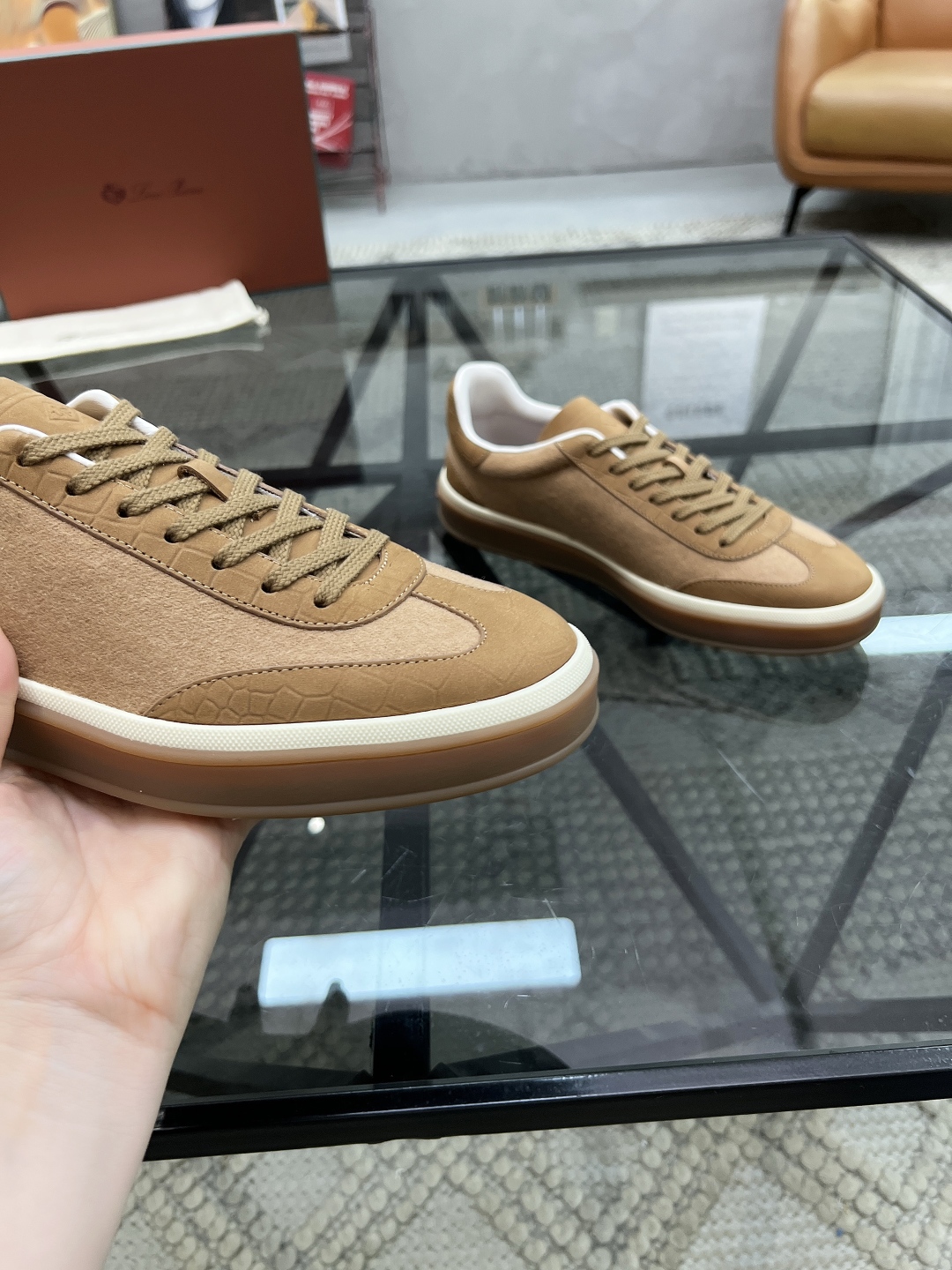  L 🔍顶级代购🇮🇹 LP 炸街男神爆款休闲板鞋专柜新品同步，鞋面意大利进口牛皮搭配绒布面料，高品质拼接
