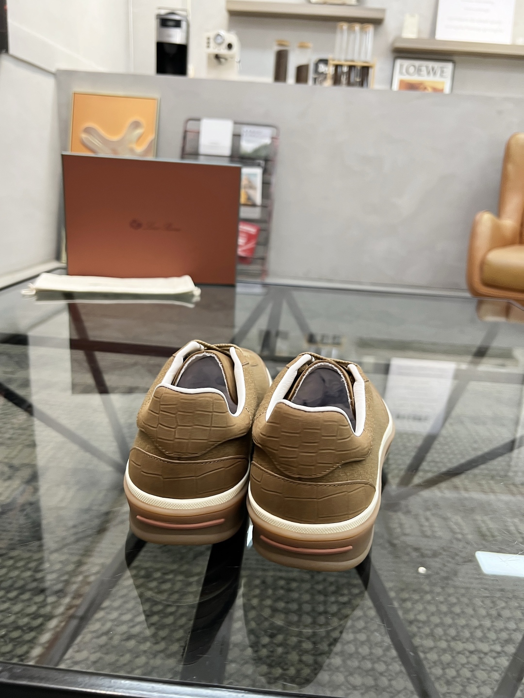  L 🔍顶级代购🇮🇹 LP 炸街男神爆款休闲板鞋专柜新品同步，鞋面意大利进口牛皮搭配绒布面料，高品质拼接