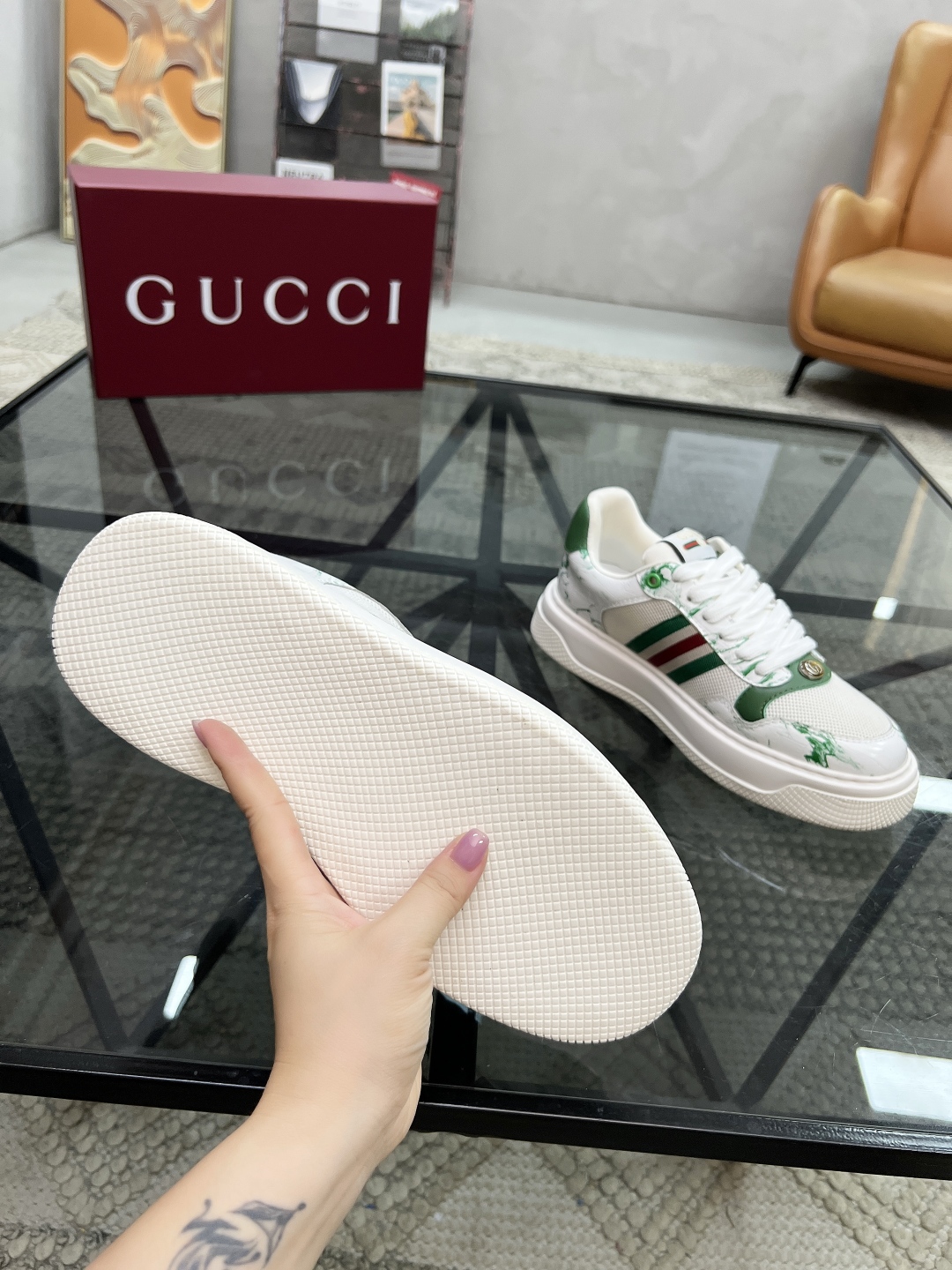  G 🔍顶级代购🇮🇹 古 炸街男神运动新品专柜同步发售原厂配置，意大利进口进口牛皮面料，柔软舒适网布内里