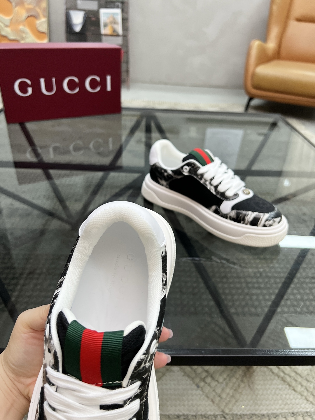  G 🔍顶级代购🇮🇹 古 炸街男神运动新品专柜同步发售原厂配置，意大利进口进口牛皮面料，柔软舒适网布内里