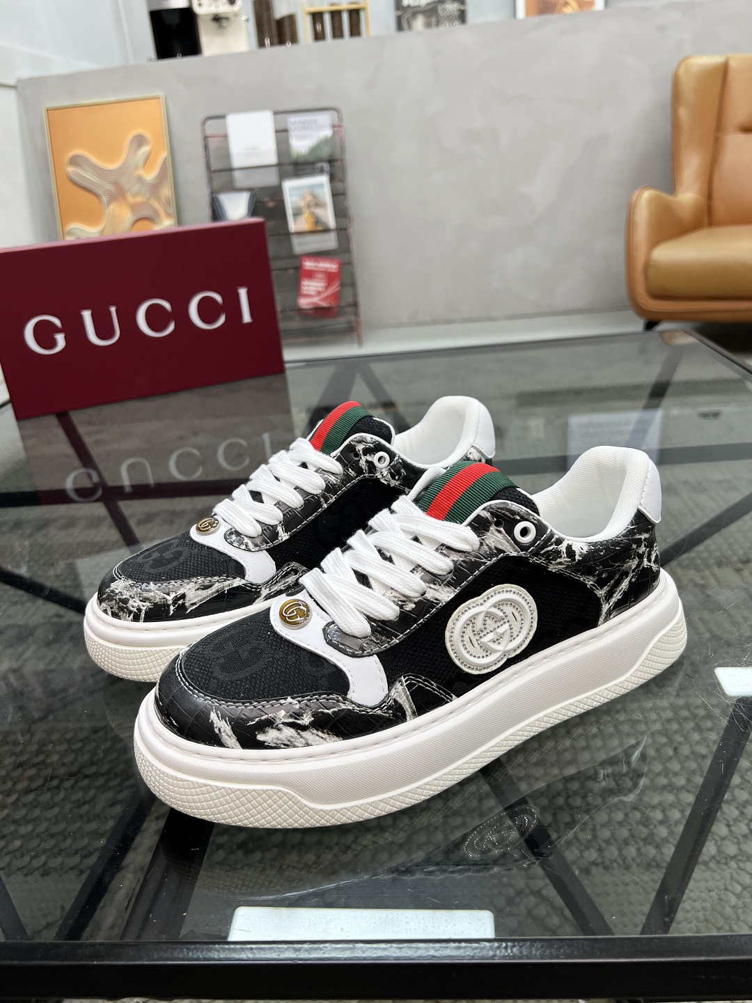  G 🔍顶级代购🇮🇹 古 炸街男神运动新品专柜同步发售原厂配置，意大利进口进口牛皮面料，柔软舒适网布内里