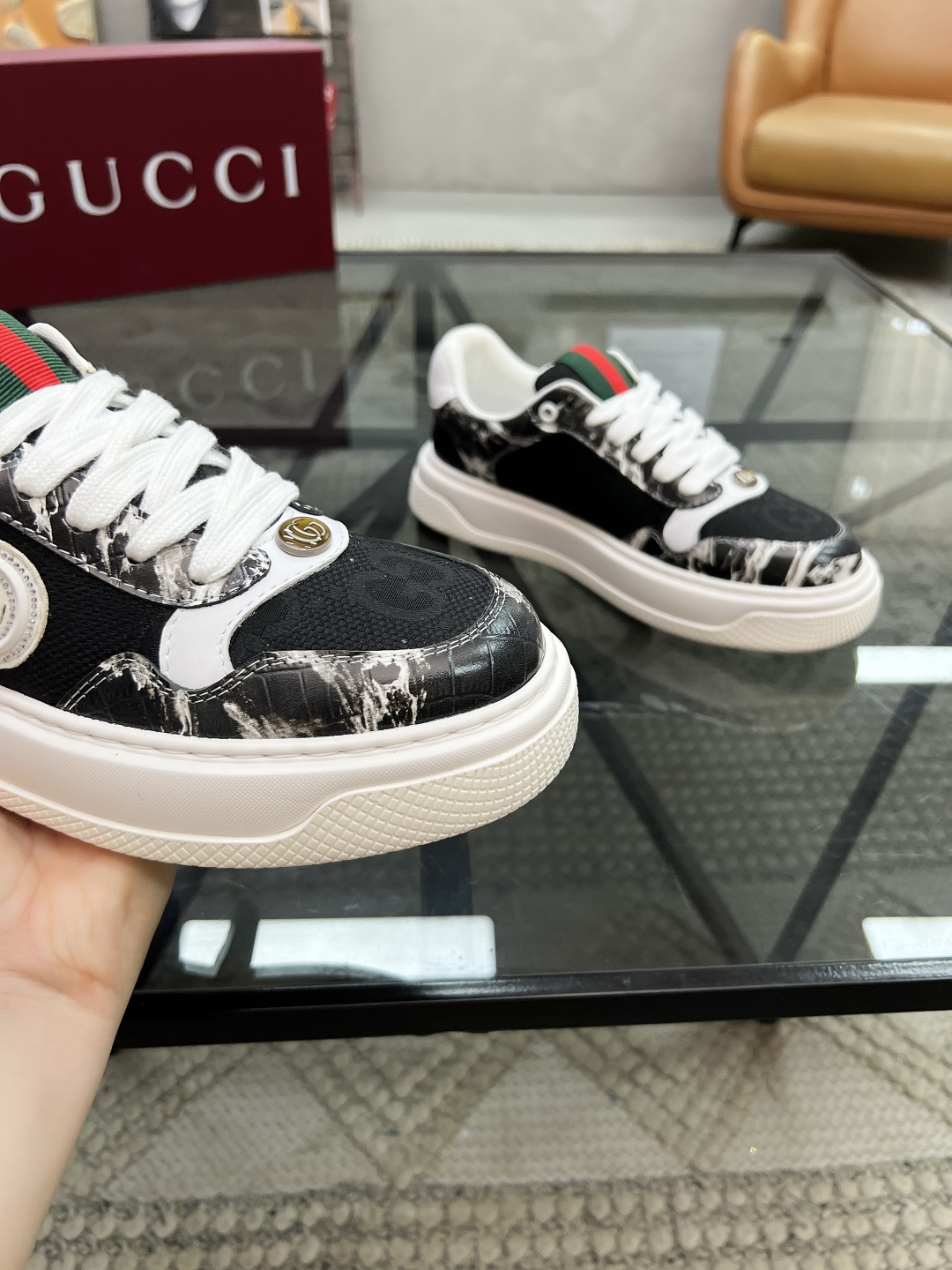  G 🔍顶级代购🇮🇹 古 炸街男神运动新品专柜同步发售原厂配置，意大利进口进口牛皮面料，柔软舒适网布内里