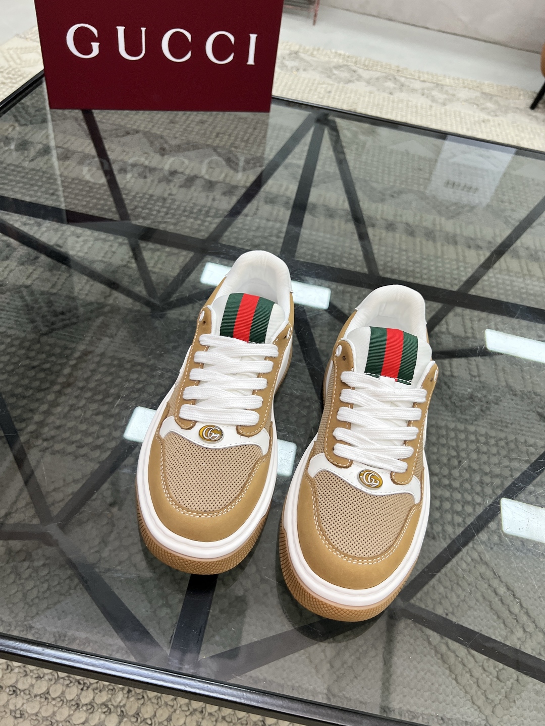  G 🔍顶级代购🇮🇹 古 炸街男神运动新品专柜同步发售原厂配置，意大利进口进口牛皮面料，柔软舒适网布内里