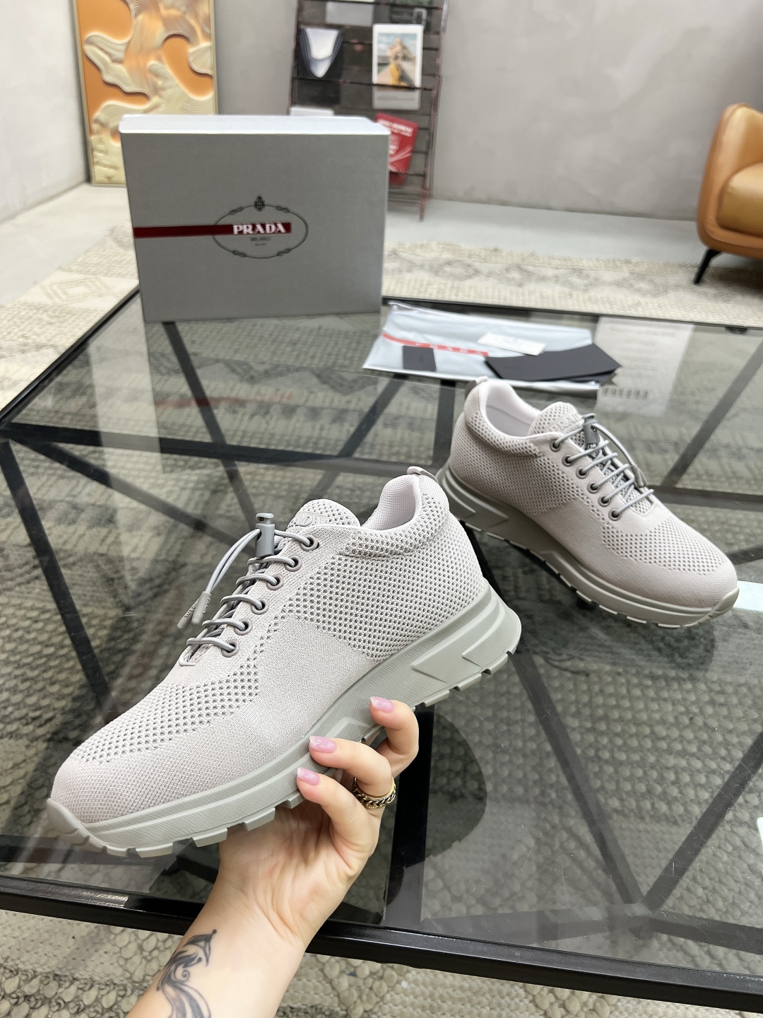  P 🔍顶级代购🇮🇹 普 炸街男神厚底运动休闲系列专柜同步发售原厂配置，意大利进口飞织面料，色彩缤纷潮达