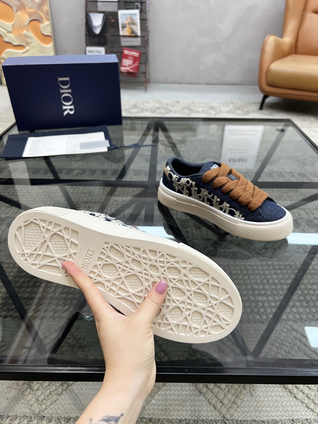  D 🔍顶级代购🇮🇹 迪 炸街男神爆款超人气板鞋新品专柜同步，鞋面意大利原版进口牛皮面料，高品质电绣拼接
