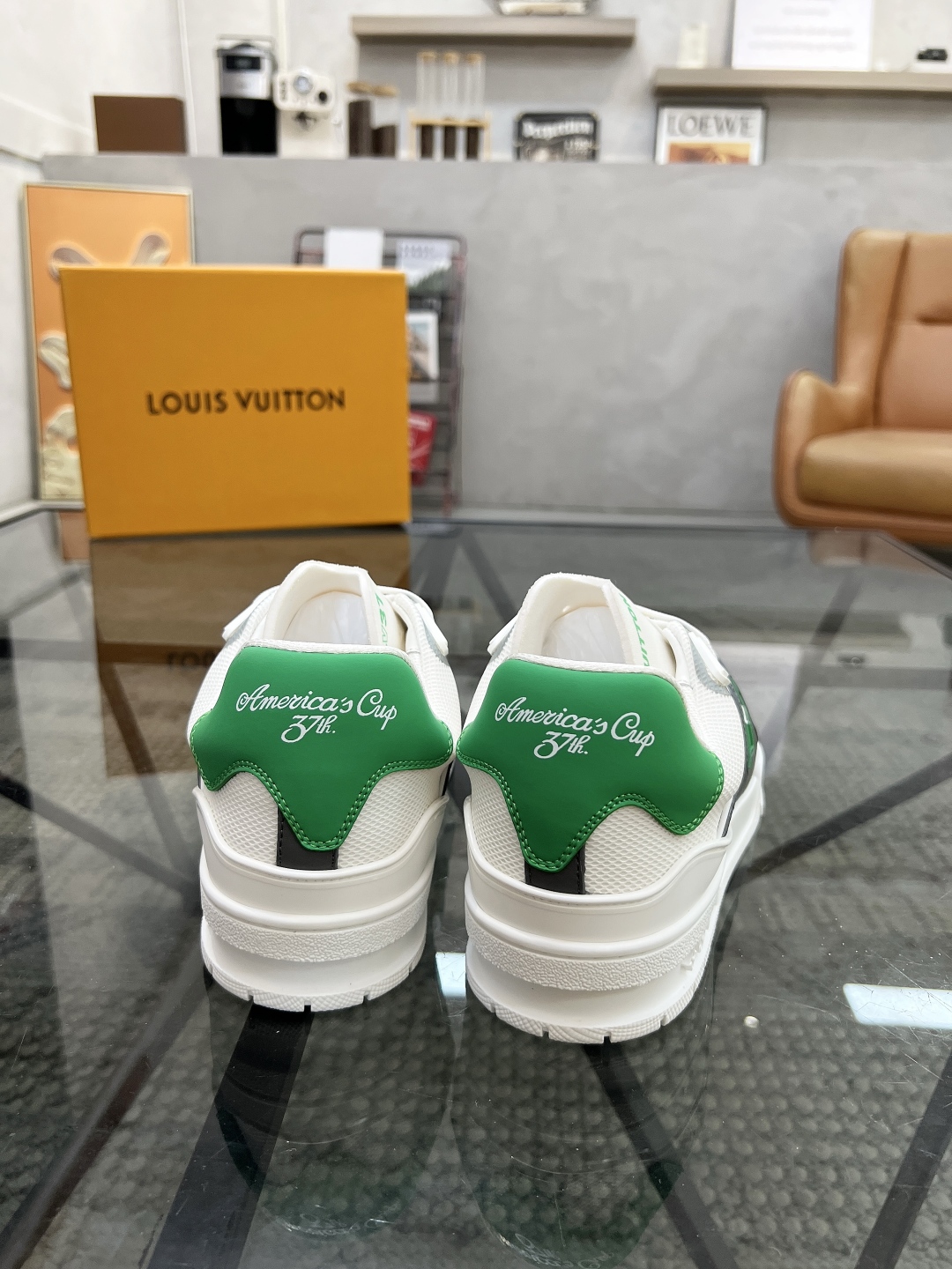  L 🔍顶级代购🇮🇹 路 炸街男神爆款运动板鞋专柜同步，鞋面意大利进口牛皮搭配网布面料，高品质拼接缤纷色