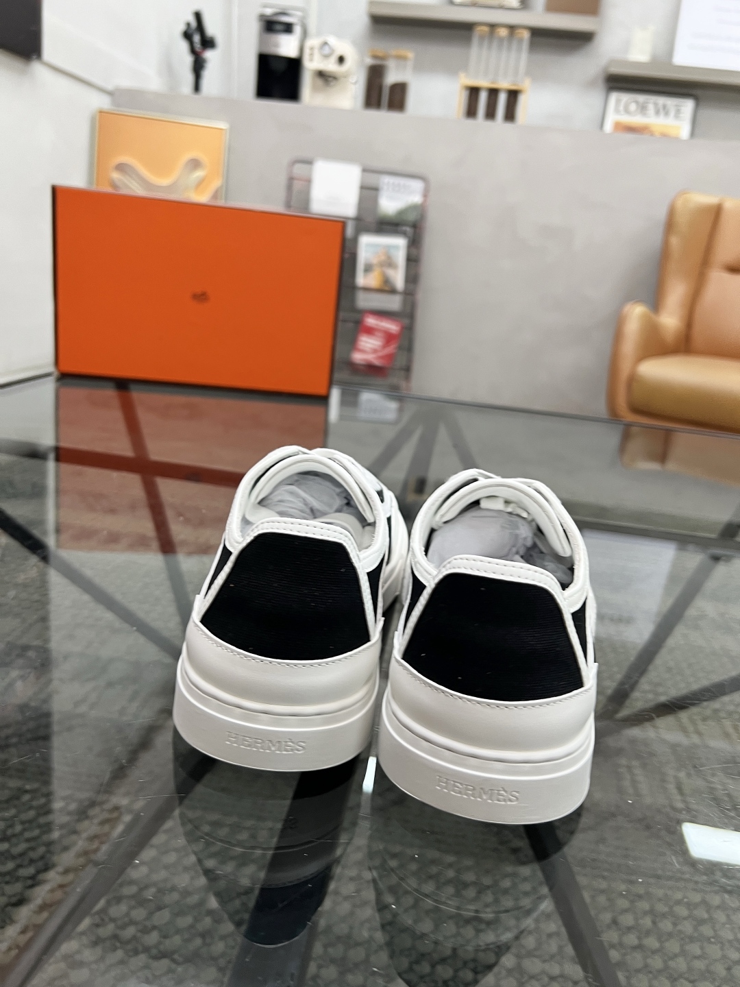 H 🔍顶级代购🇮🇹 爱 炸街男神休闲鞋新品来袭专柜同步发售原厂配置，意大利进口原版牛皮搭配布面料，高品
