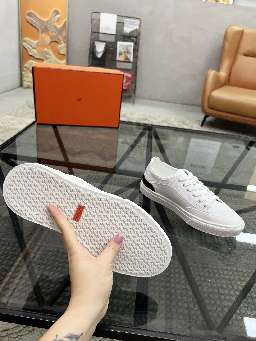  H 🔍顶级代购🇮🇹 爱 炸街男神休闲鞋新品来袭专柜同步发售原厂配置，意大利进口原版牛皮搭配布面料，高品