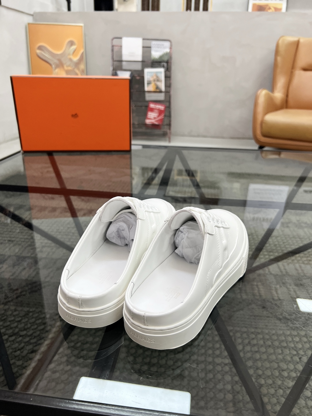  H 🔍顶级代购🇮🇹 爱 炸街男神休闲鞋半拖新品来袭专柜同步发售原厂配置，意大利进口原版牛皮面料，高品质