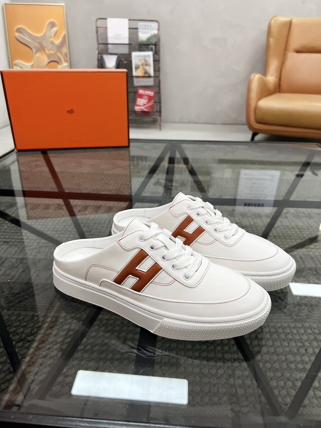  H 🔍顶级代购🇮🇹 爱 炸街男神休闲鞋半拖新品来袭专柜同步发售原厂配置，意大利进口原版牛皮面料，高品质
