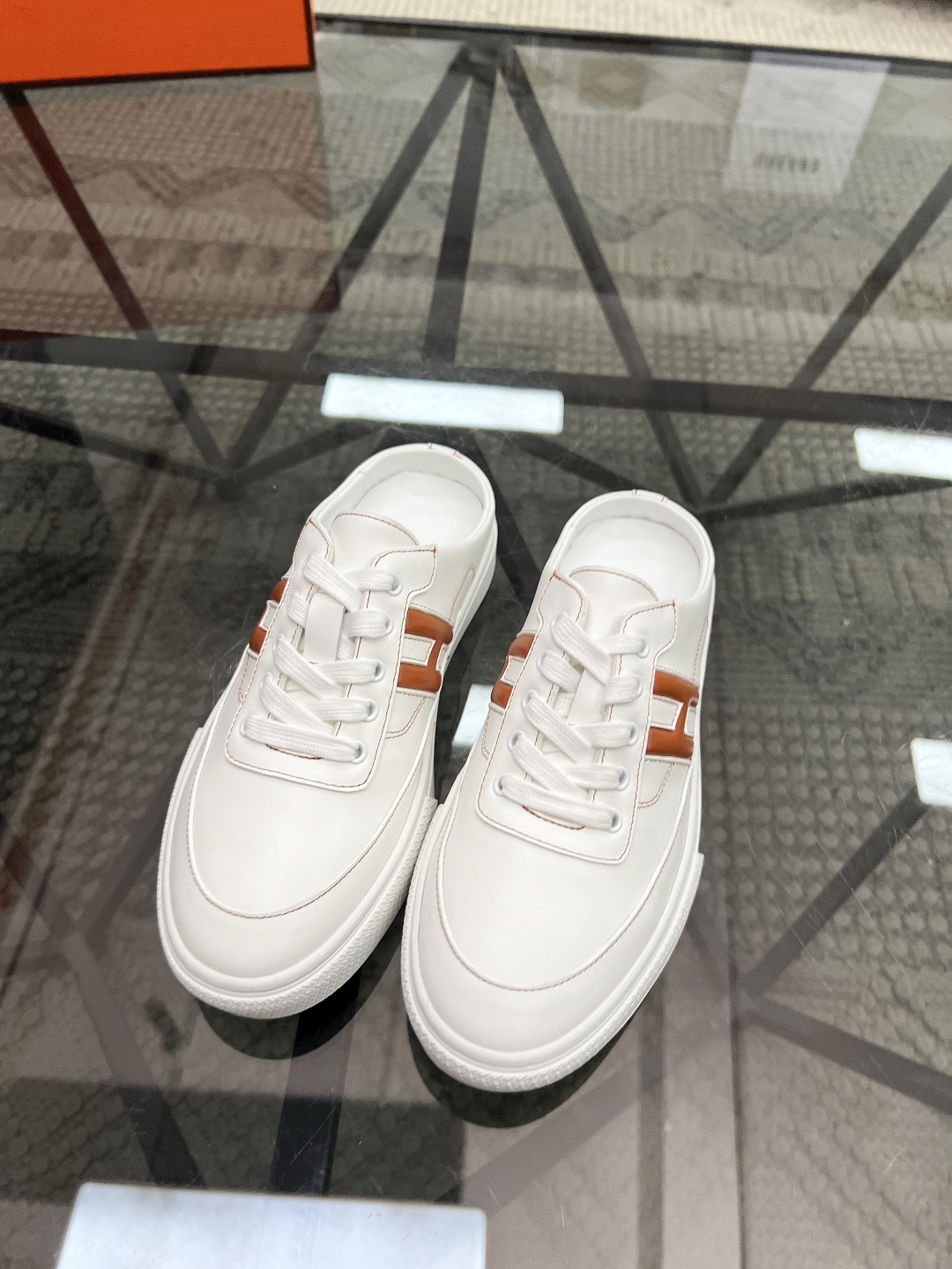  H 🔍顶级代购🇮🇹 爱 炸街男神休闲鞋半拖新品来袭专柜同步发售原厂配置，意大利进口原版牛皮面料，高品质