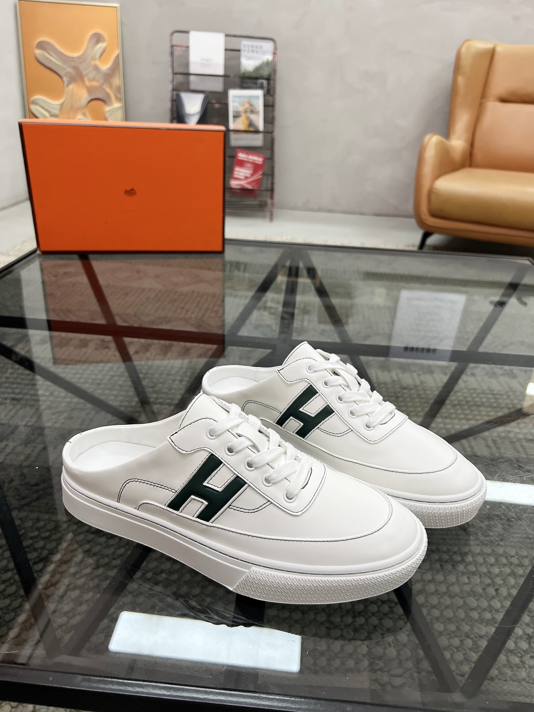  H 🔍顶级代购🇮🇹 爱 炸街男神休闲鞋半拖新品来袭专柜同步发售原厂配置，意大利进口原版牛皮面料，高品质