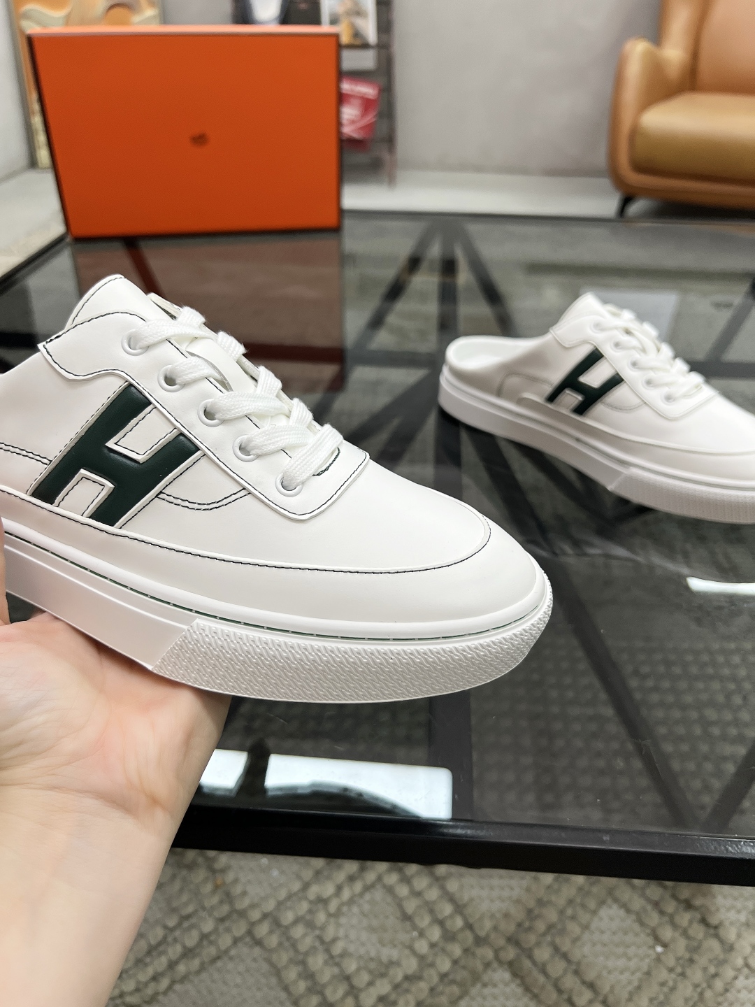  H 🔍顶级代购🇮🇹 爱 炸街男神休闲鞋半拖新品来袭专柜同步发售原厂配置，意大利进口原版牛皮面料，高品质