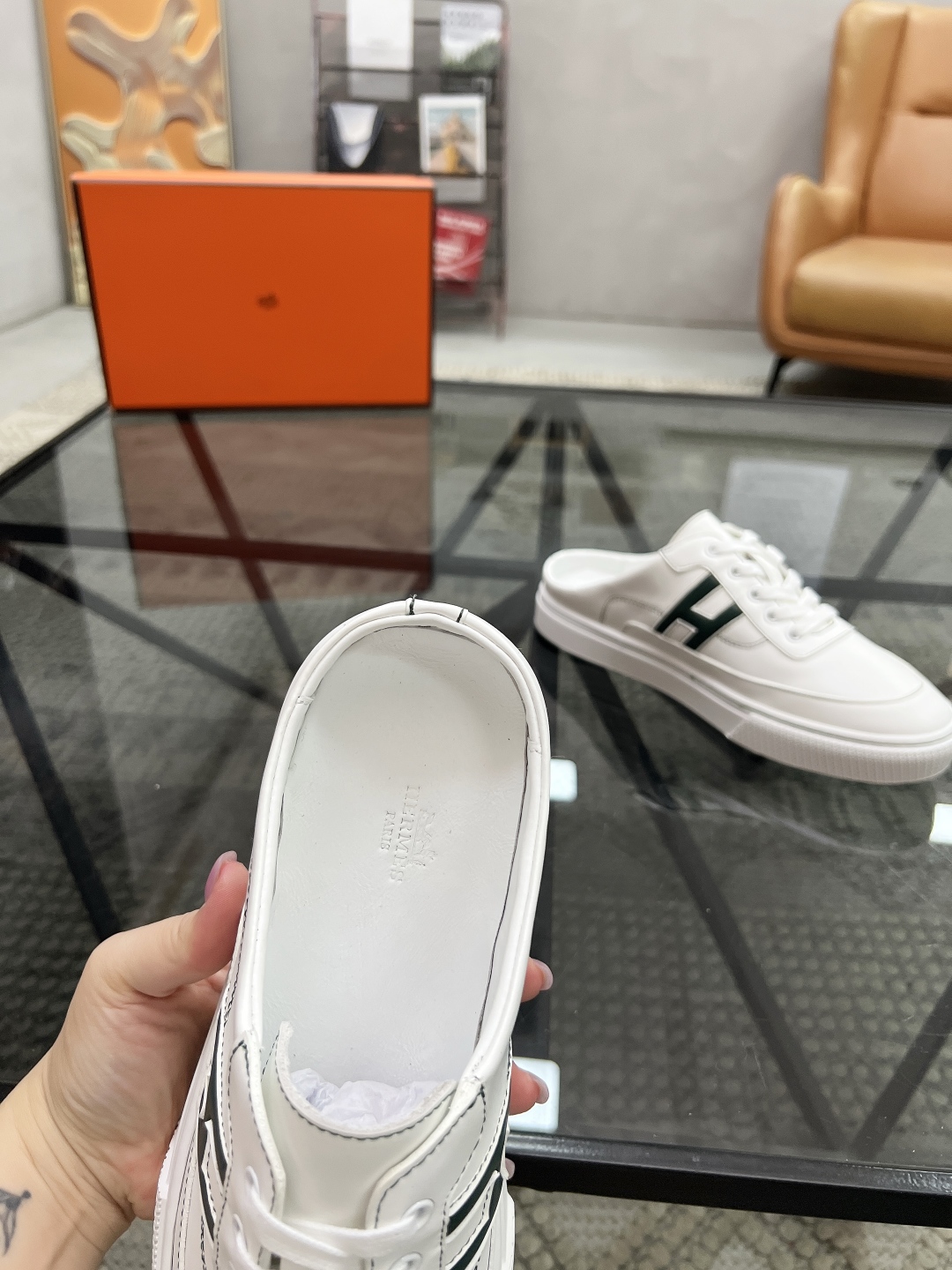  H 🔍顶级代购🇮🇹 爱 炸街男神休闲鞋半拖新品来袭专柜同步发售原厂配置，意大利进口原版牛皮面料，高品质