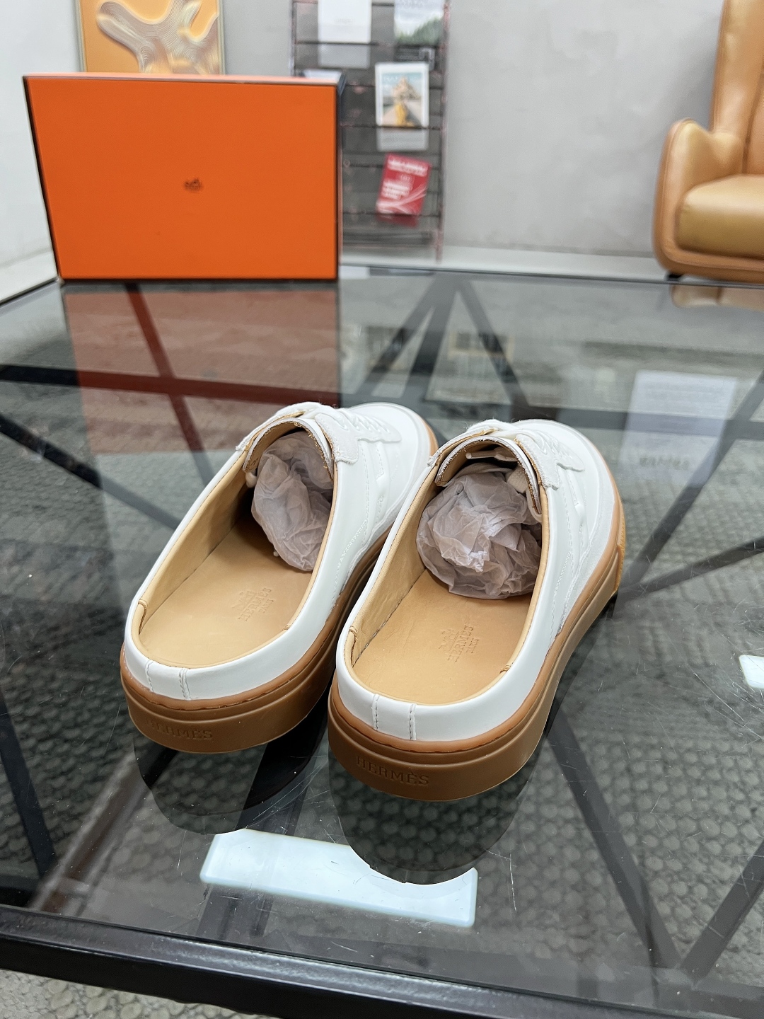  H 🔍顶级代购🇮🇹 爱 炸街男神休闲鞋半拖新品来袭专柜同步发售原厂配置，意大利进口原版牛皮面料，高品质