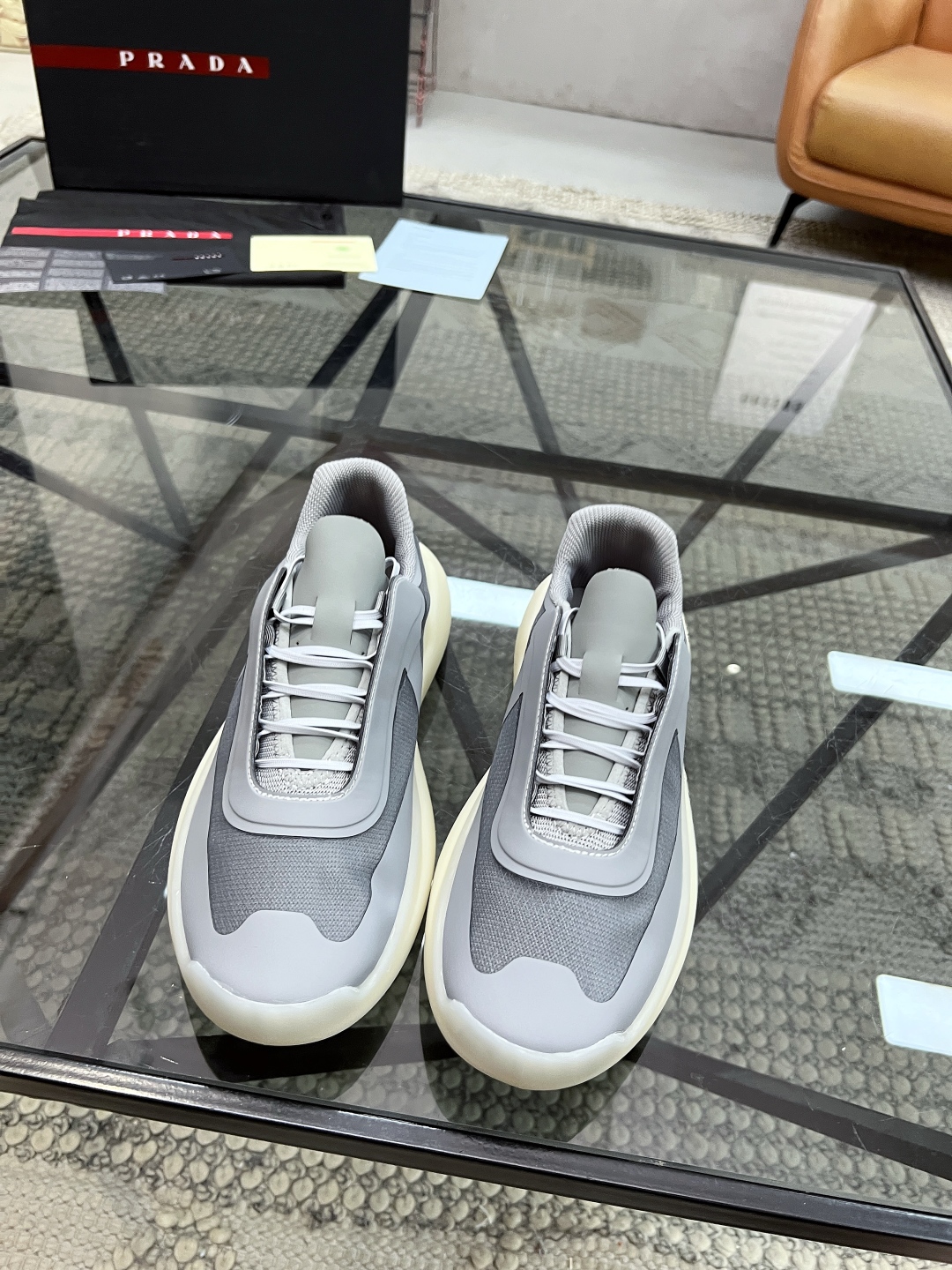  P 🔍顶级代购🇮🇹 普 炸街男神新品运动休闲鞋专柜同步，鞋面意大利进口牛皮搭配网布面料，进口网布内里柔