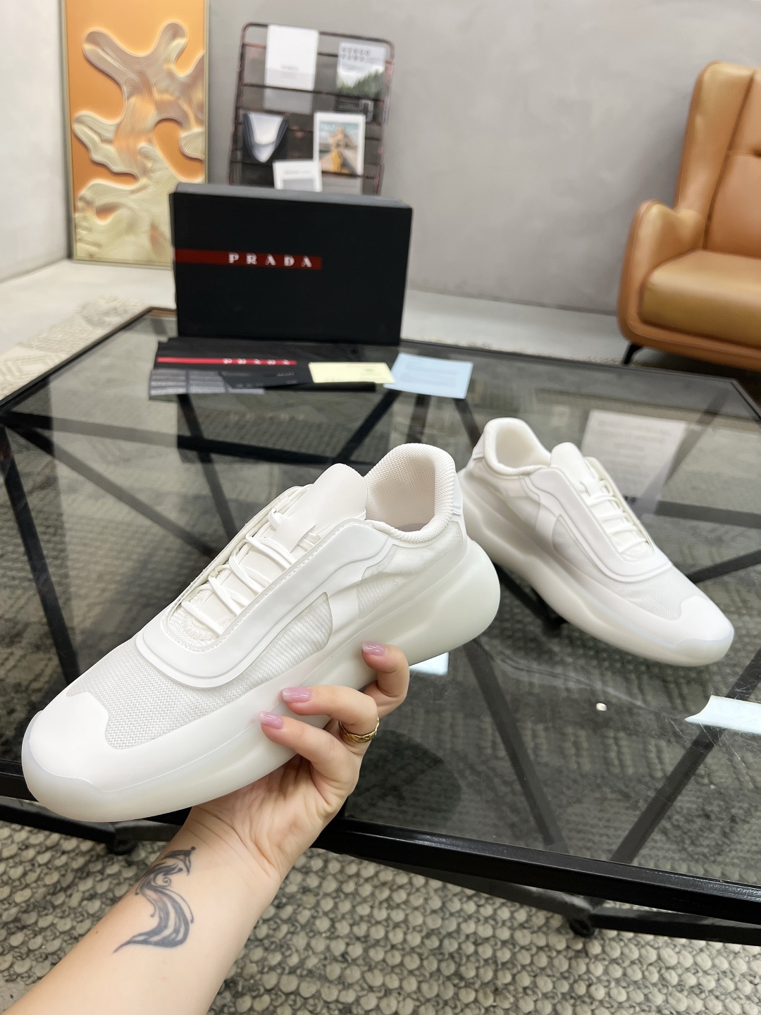  P 🔍顶级代购🇮🇹 普 炸街男神新品运动休闲鞋专柜同步，鞋面意大利进口牛皮搭配网布面料，进口网布内里柔