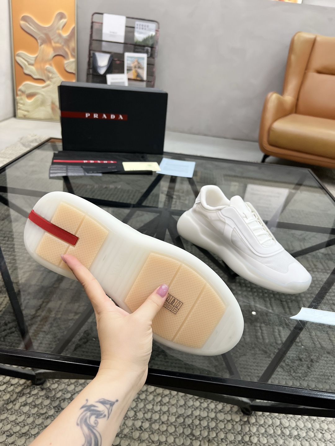  P 🔍顶级代购🇮🇹 普 炸街男神新品运动休闲鞋专柜同步，鞋面意大利进口牛皮搭配网布面料，进口网布内里柔